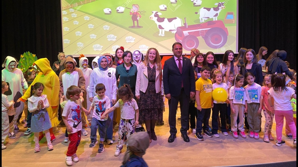 Minik Kalplere Dokunan Büyük Bir Sahne: Çocuk Gelişimi ve Eğitimi Alanı Öğrencilerinden Tiyatro Gösterisi